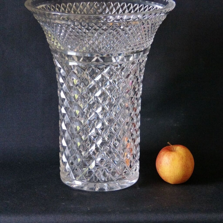 Très Grand Vase En Cristal Taillé Cabochon Et Pointe Diamant, St Louis? Baccarat
