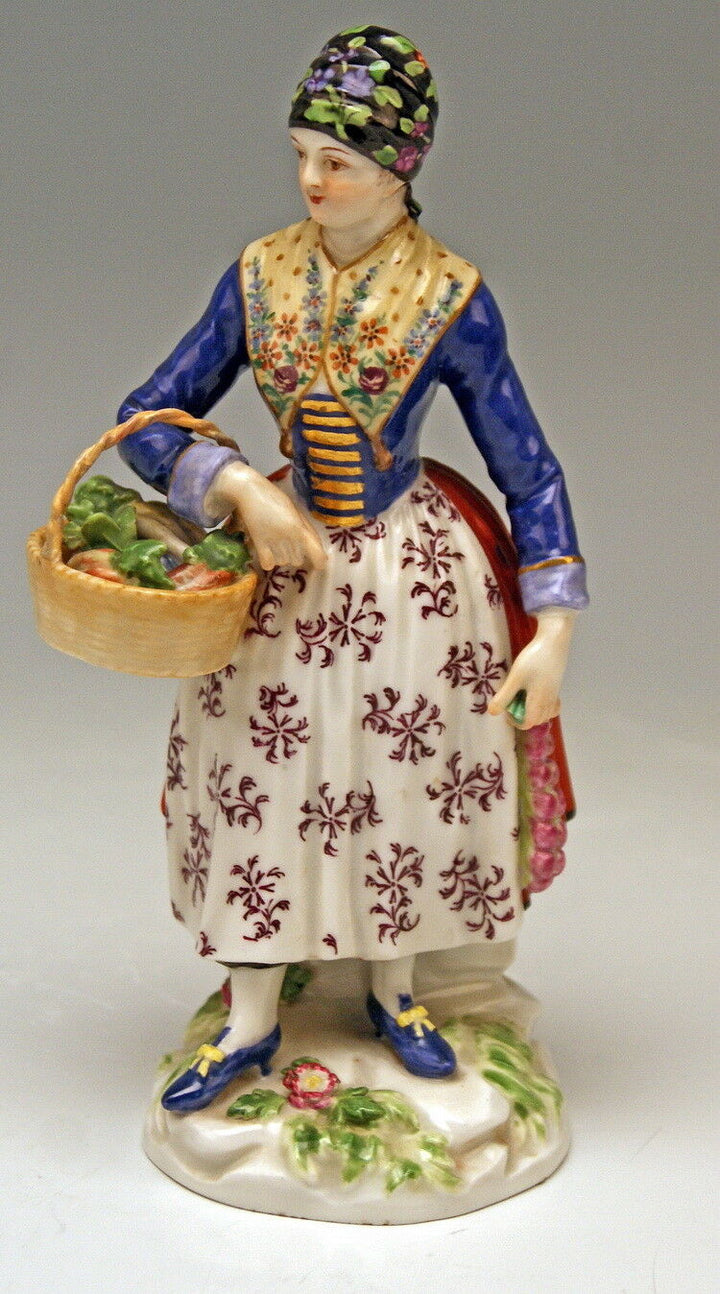 MEISSEN FIGUR DÄNISCHE BÄUERIN DANISH COUNTRYWOMAN FARMER'S WIFE NR: E11 UM1850