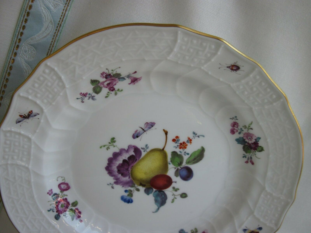 Schöner Meissen Teller mit Früchten, Insekten und Gold