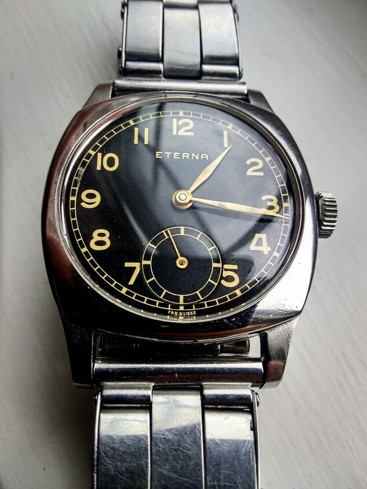 エテルナ 1940年代ヴィンテージ  オリジナルブラックギルドダイヤル Cal. 520 トノーステイブライトケース