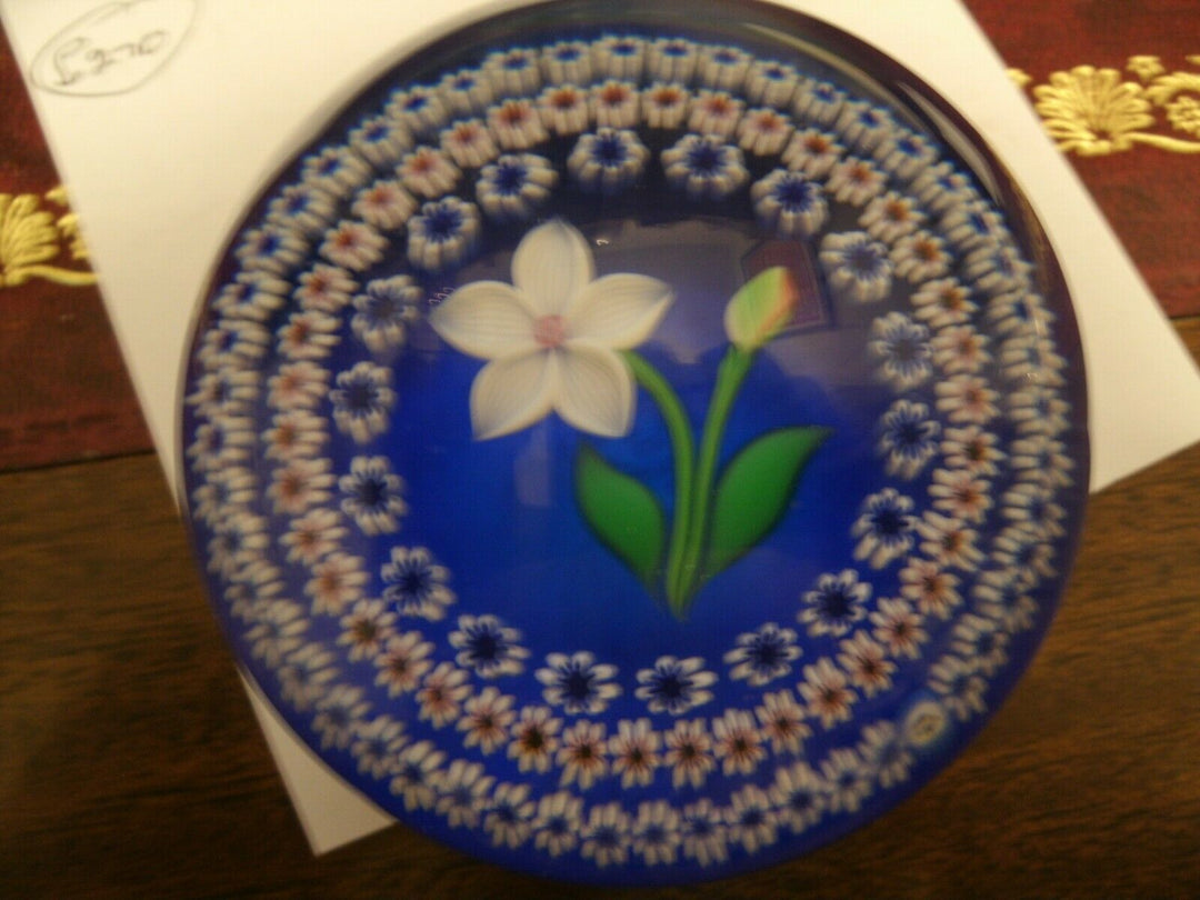 BACCARAT Paperweight FLEUR BLANCHE ET PERLES 1981. LTD.ED