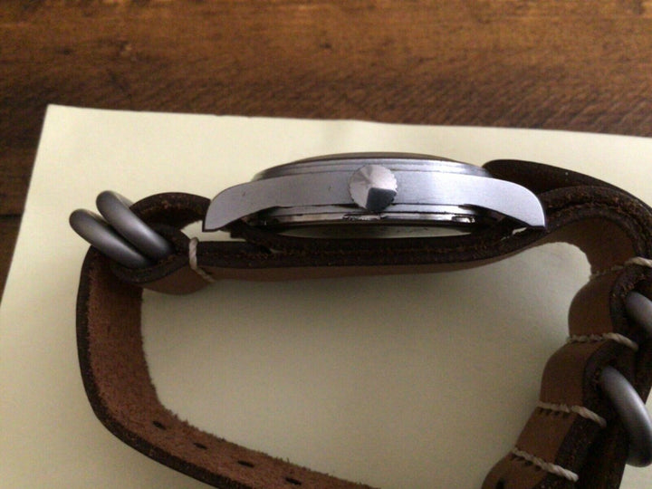 ティモール　WWW“ダーティ・ダース” 腕時計