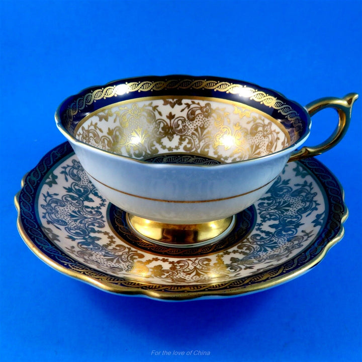 パラゴン　深いゴールドとコバルト縁の花柄カップ&ソーサー