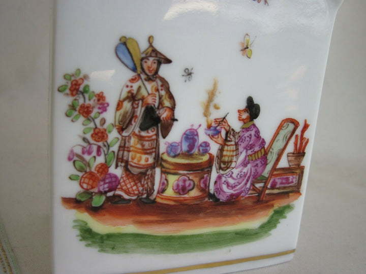 Schöne Meissen Teedose mit vielen Indischen Blumen und Chinoi-Malerei