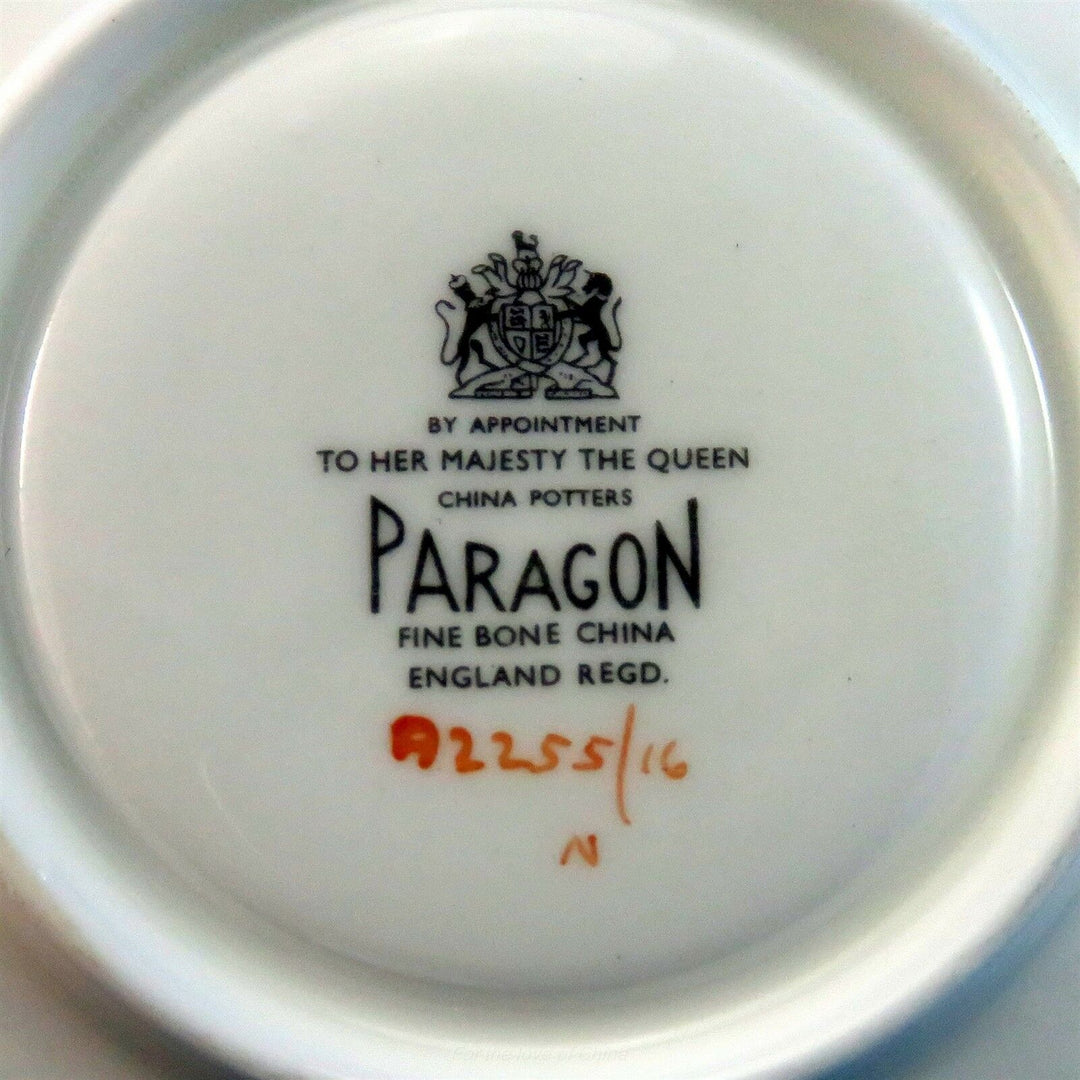 美麗なセージ＆ホワイトスターとフラワーカップ&ソーサー