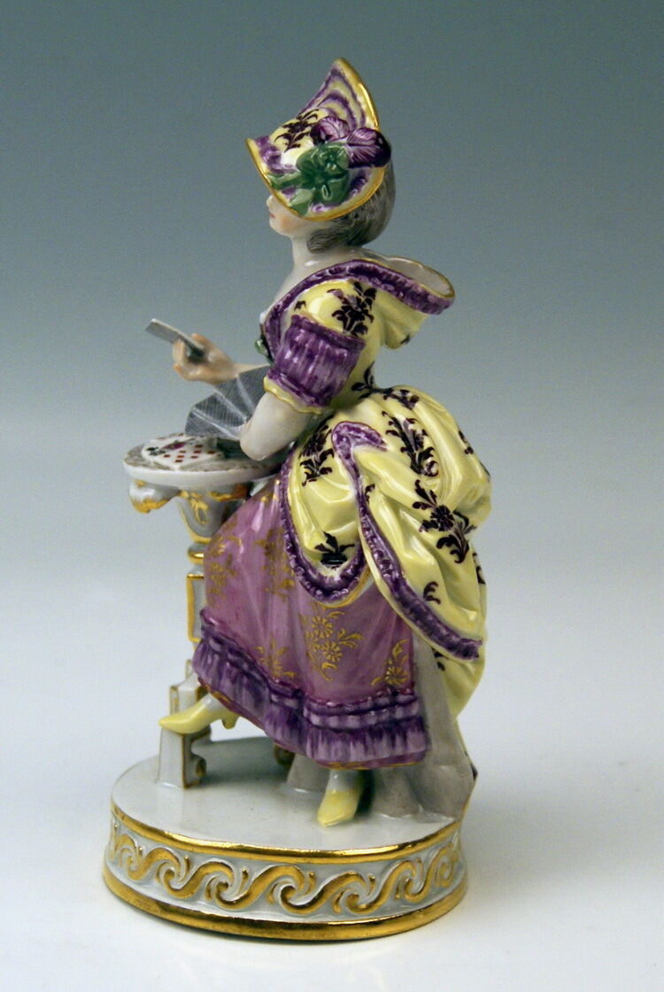 MEISSEN FIGUR KARTENSPIELERIN FEMALE CARD PLAYER ACIER MODEL F 64 VINTAGE 1910