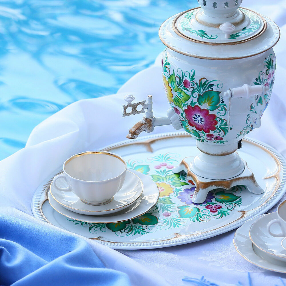 Snow White Teacup & Saucer by Imperial Porcelain Lomonosov LFZ IFZ