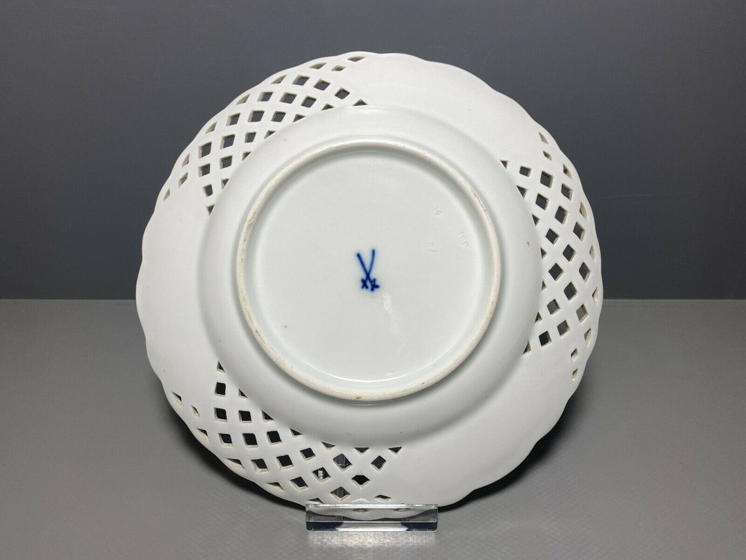 SCHÖNER MEISSEN DURCHBRUCHTELLER TELLER VOGEL AUF AST BEEREN INSEKT D:20,8cm