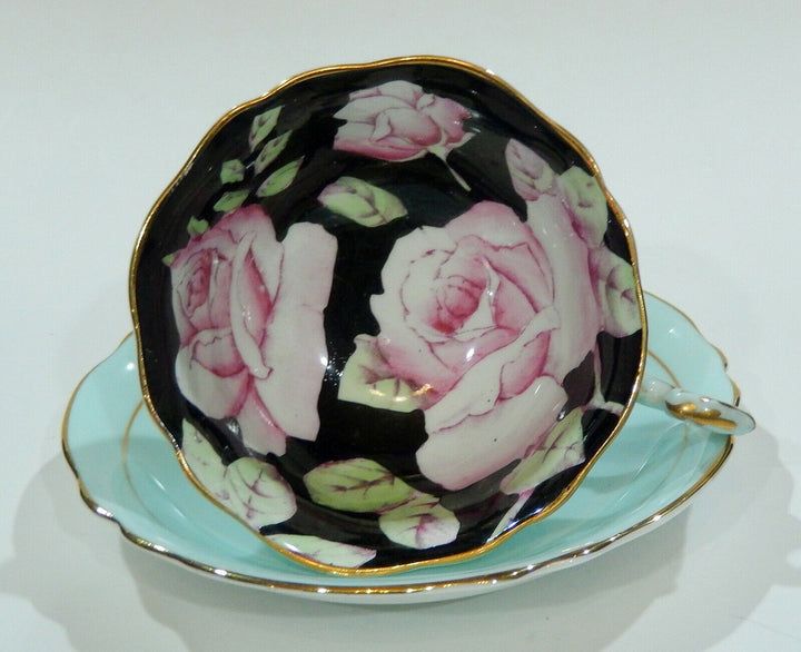 パラゴン　黒地に大輪のピンクローズのカップ＆ソーサー
