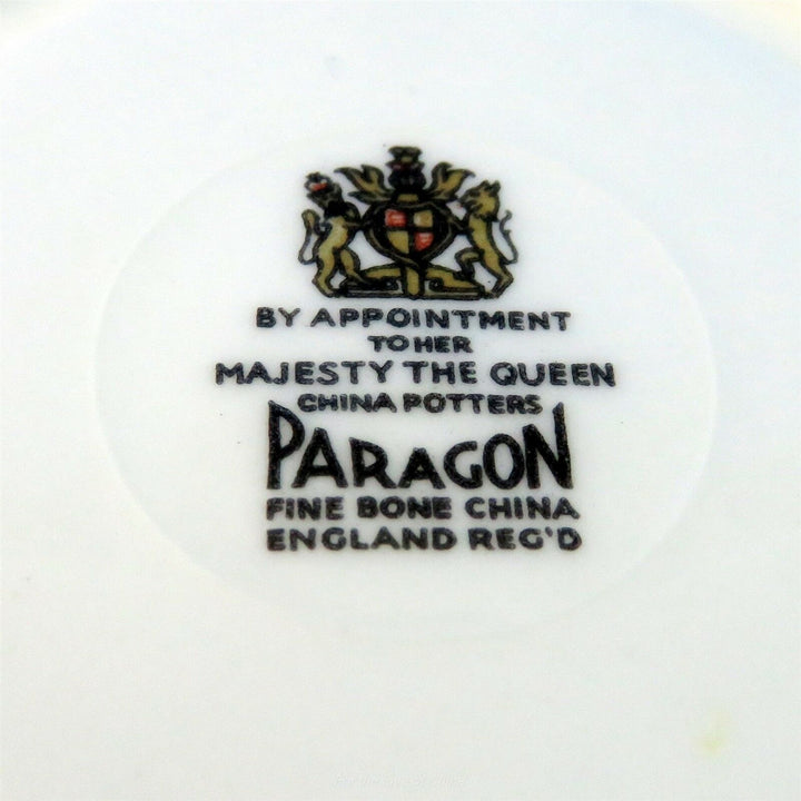 パラゴン　ブルーの型どりと花模様のカップ&ソーサー