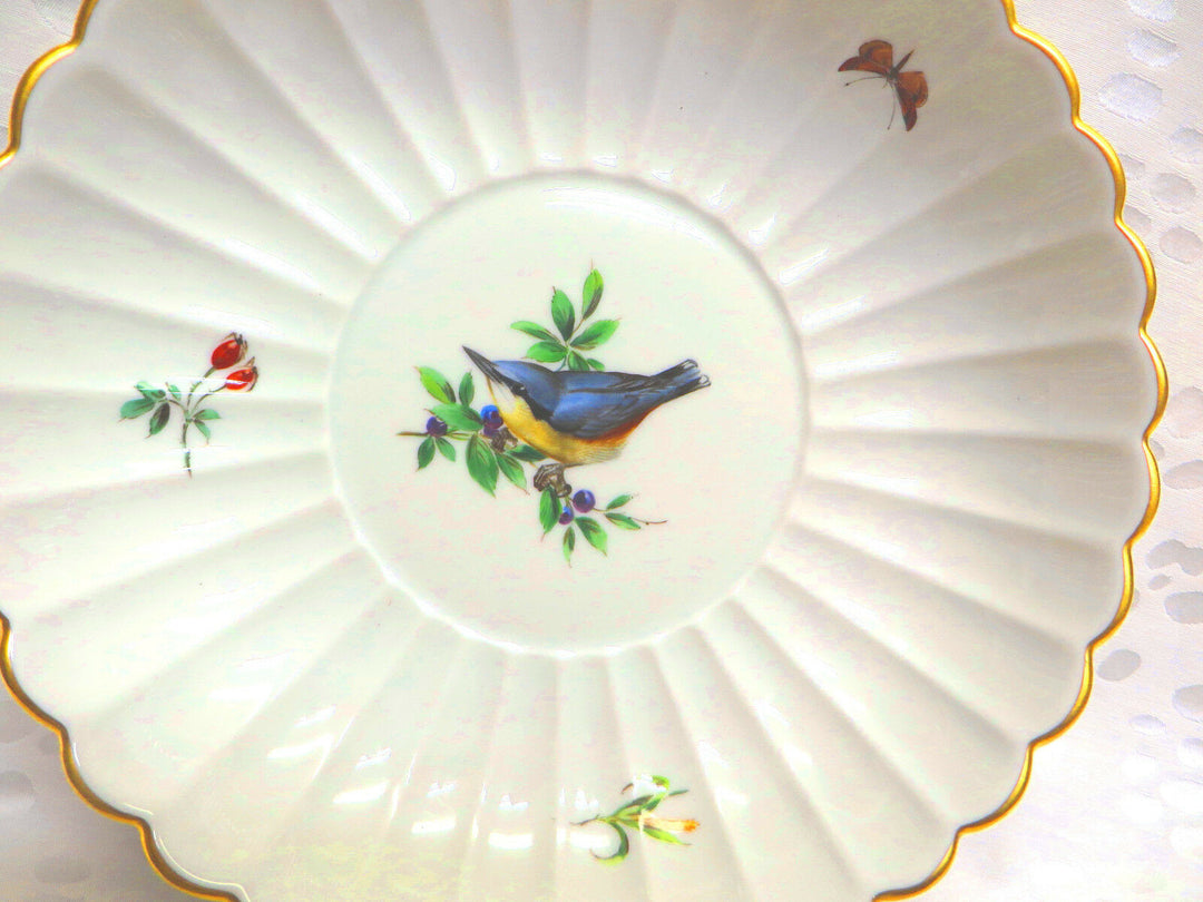 **TOP** Schöne Meissen Fächerschale 1.Wahl mit Vogel, Insekt und Blumen 20. Jh.©