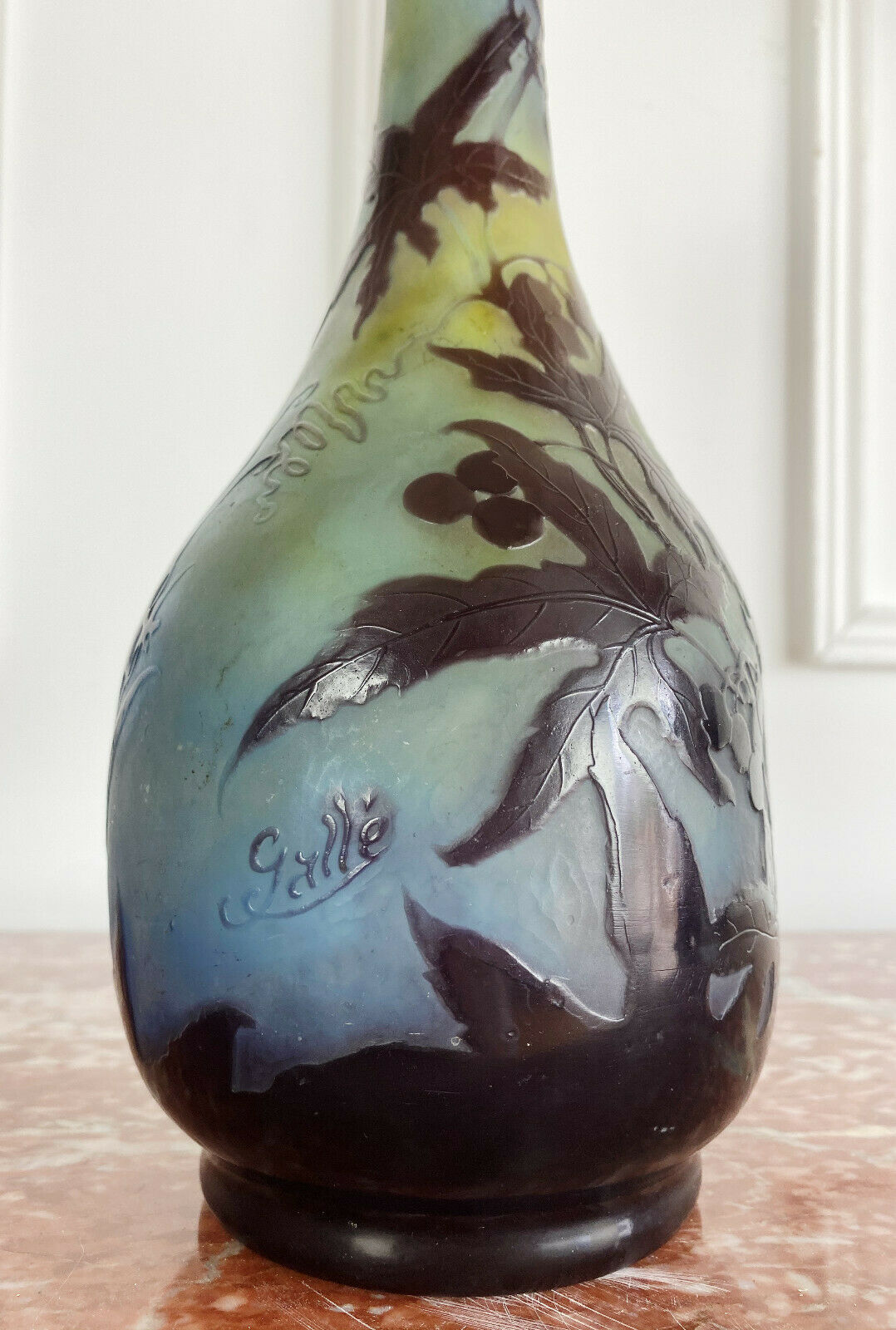 ÉMILE GALLÉ : VASE D'ÉPOQUE ART NOUVEAU EN PATE DE VERRE DE 35cm DE HAUTEUR