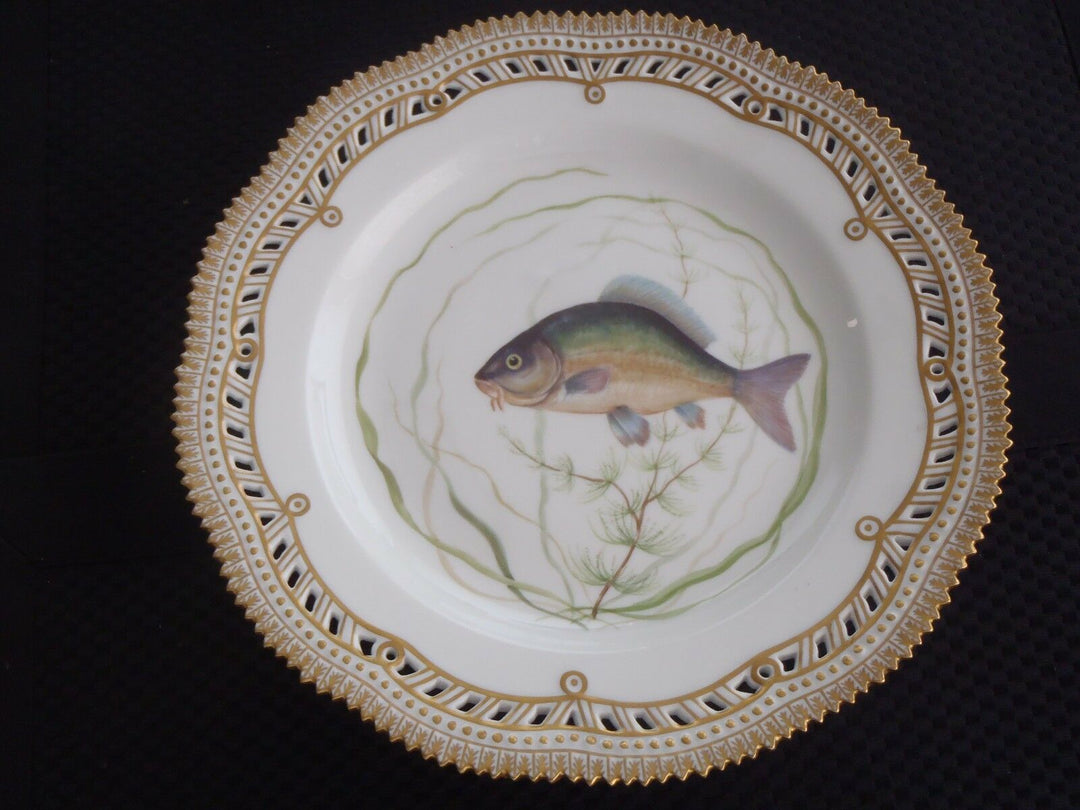 FLORA DANICA RETICULATED FISH PLATE 10"