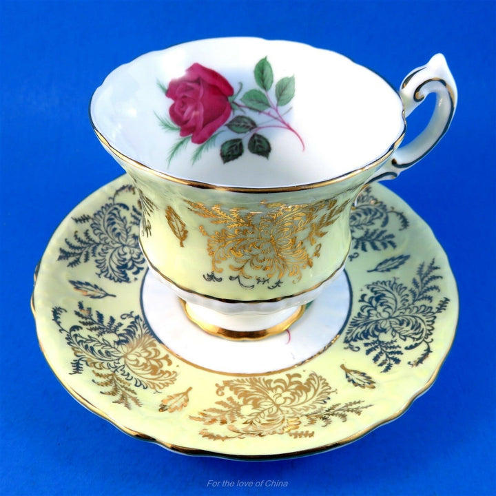 パラゴン　イエローとゴールドの縁にディープレッドの薔薇のカップ&ソーサー