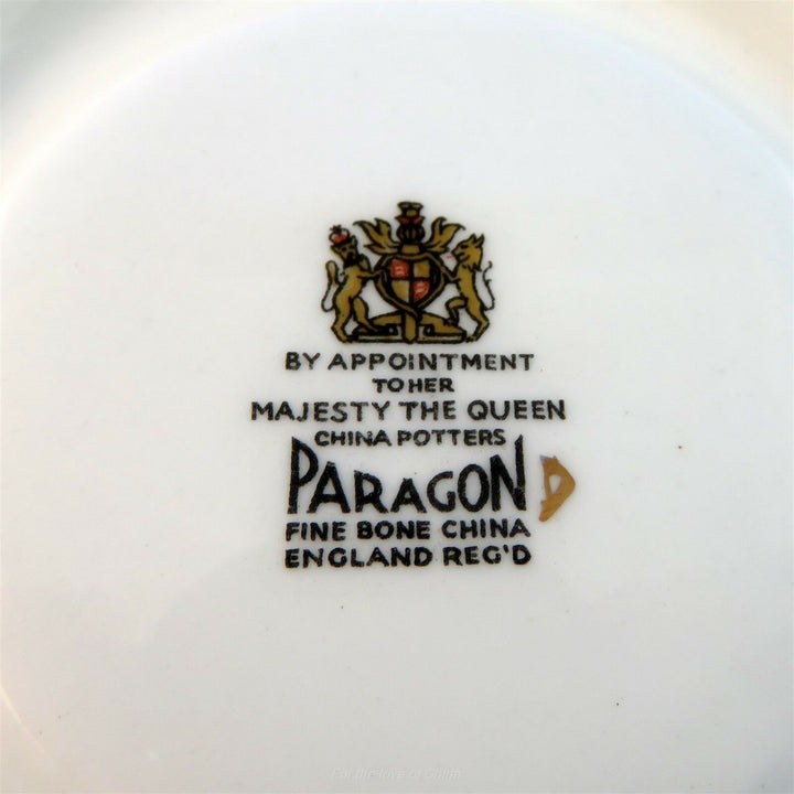 パラゴン　白地にゴールドのモチーフとスイートピー　カップ&ソーサー