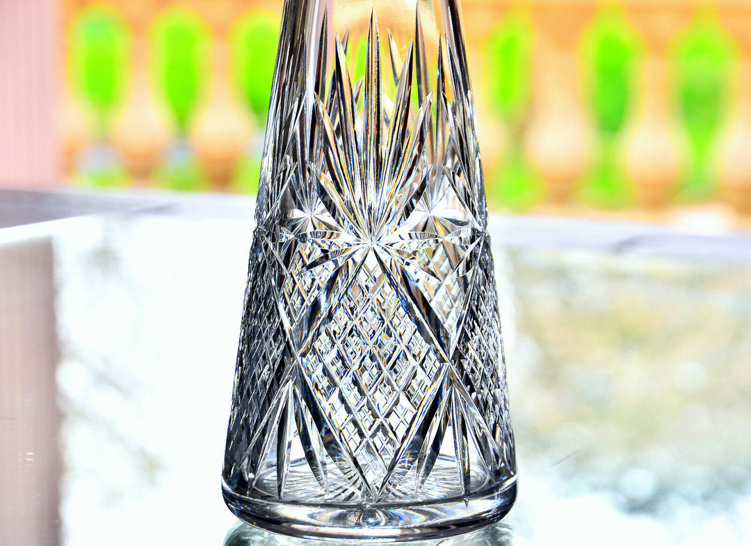 Saint-Louis. Importante carafe à vin du Rhin (43 cm), en cristal clair taillé.