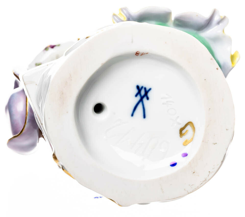 マイセン人形　バスケットに入ったワインの貢ぎ物を持つ少年　M.A.Acier作　一級品