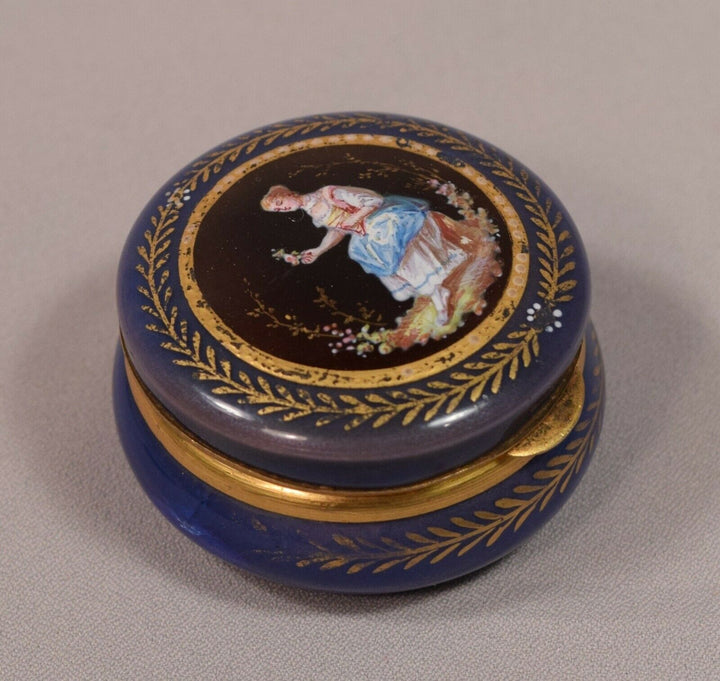 Beautiful Antique French Enamel Snuff Box Brilliant Gold Wash Interior