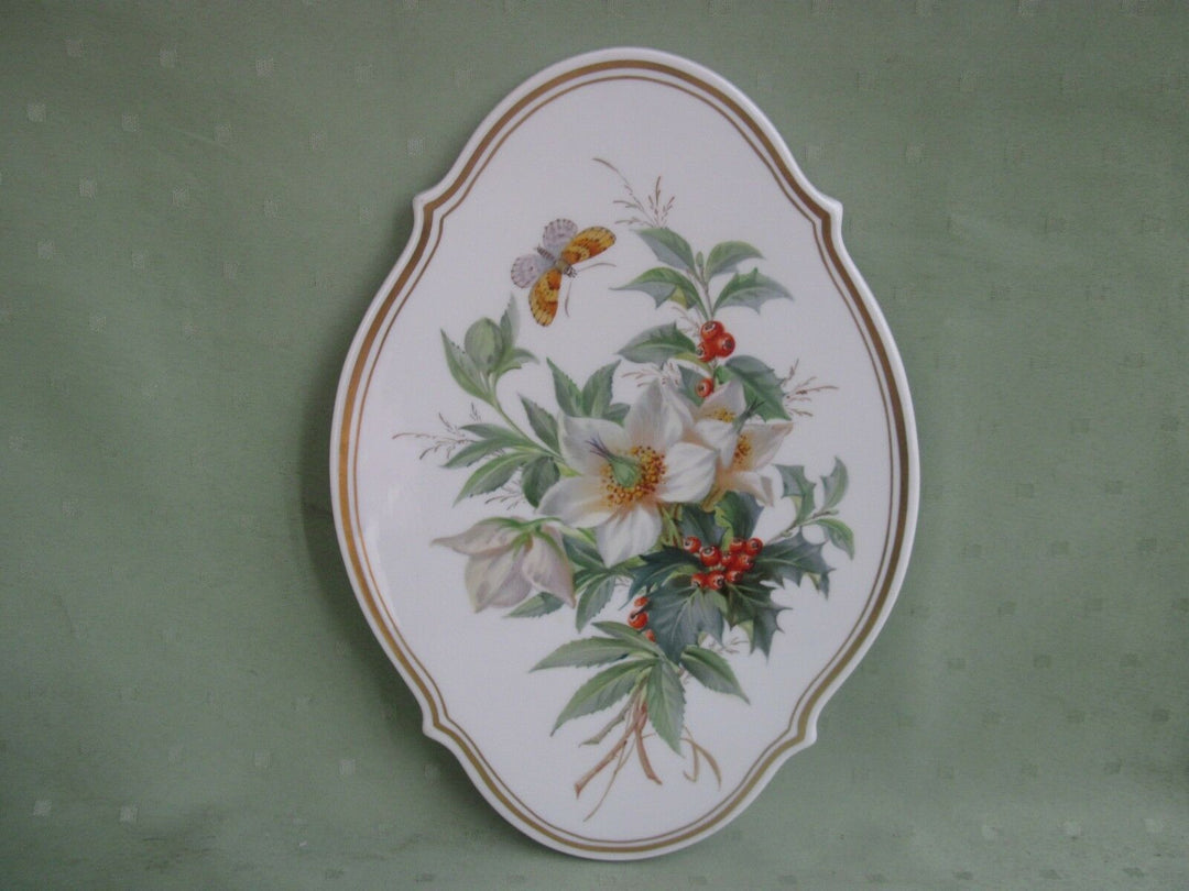 Schöne Meissen Bildplatte mit naturalistische Blumen, Schmetterling und Gold