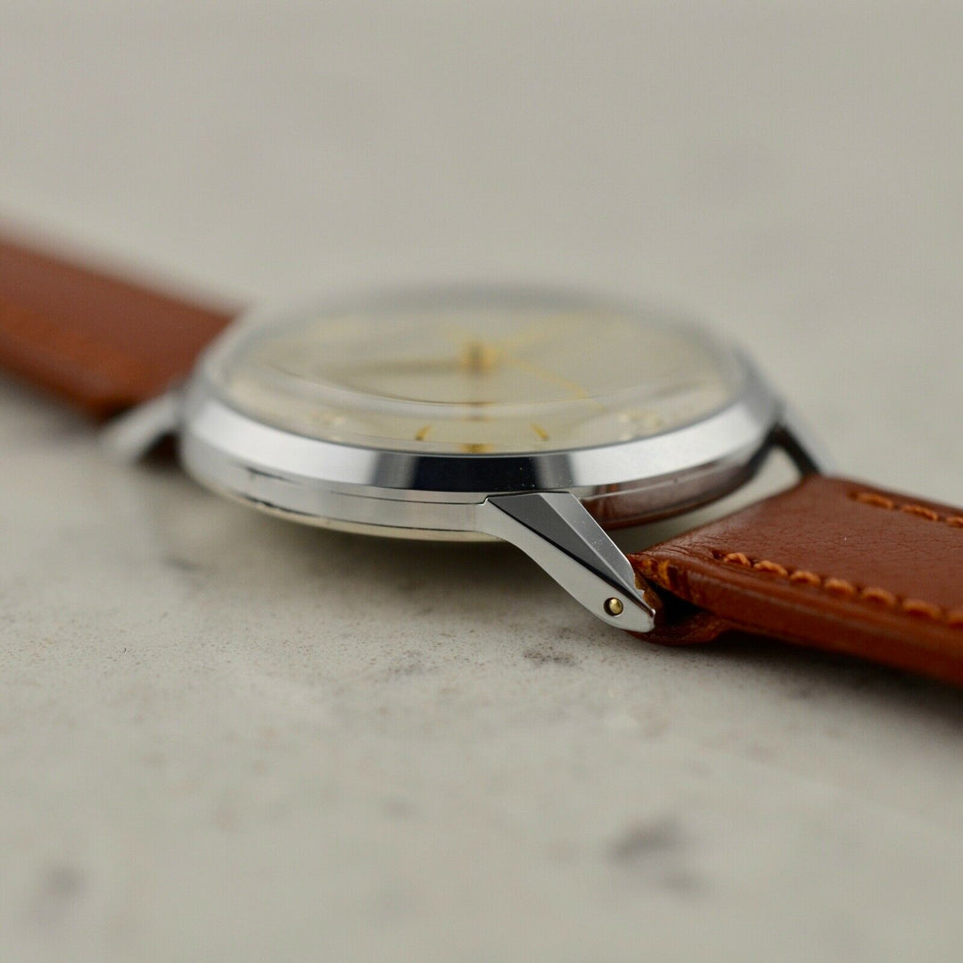 1960年　モバードヴィンテージウォッチ（NOS）　カラトラバ MOVADO Calatrava スチール製　箱とタグ付き