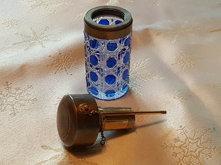 Baccarat flacon vaporisateur en verre bleu "signé AGNEL Paris"