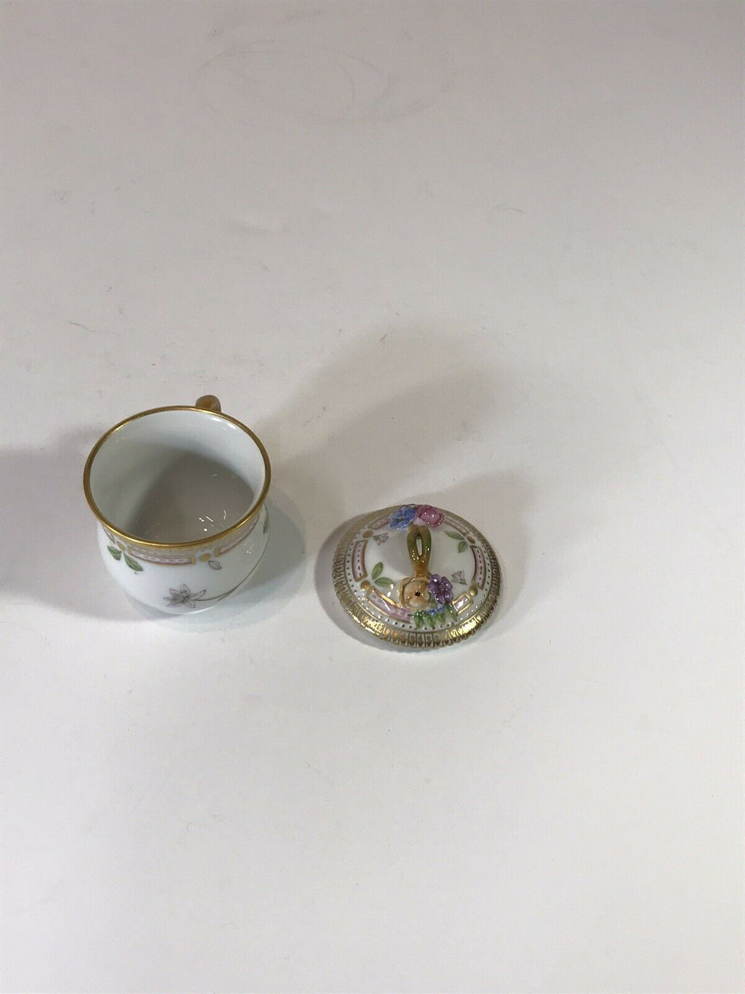 ロイヤルコペンハーゲン　フローラダニカ　蓋付カスタードカップ＆ソーサー