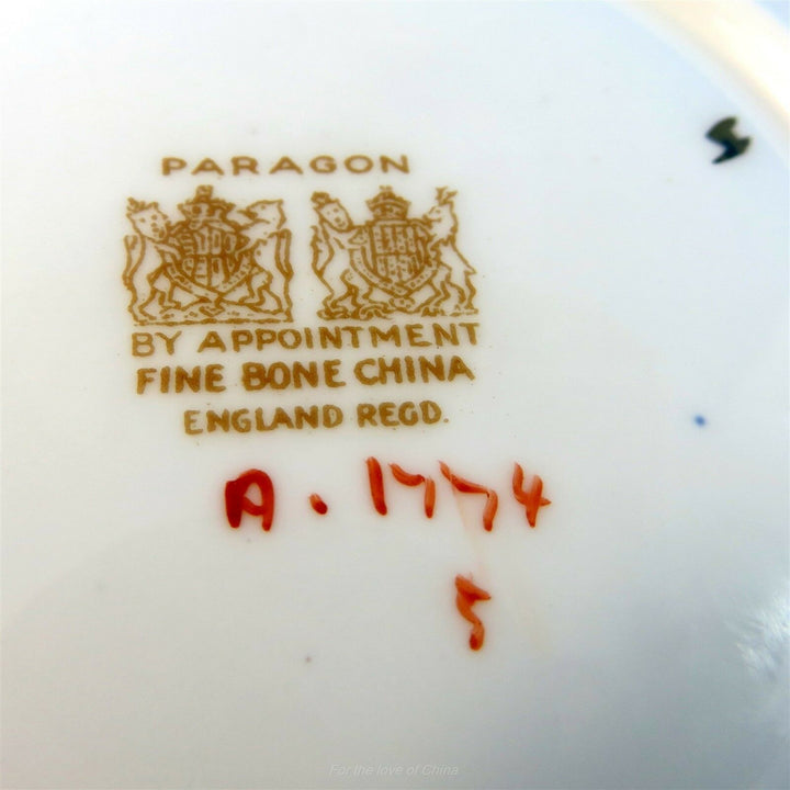 パラゴン　コバルトの縁取りとローズの模様のカップ&ソーサー