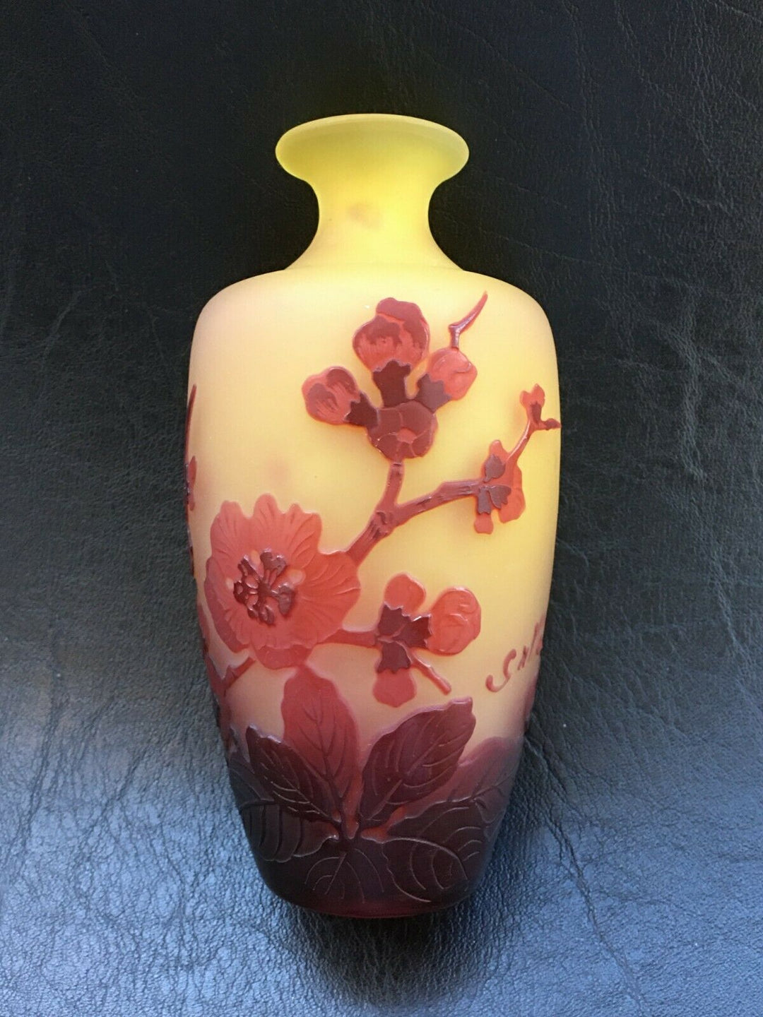エミールガレ　ボケの花の花瓶 縁が黄色