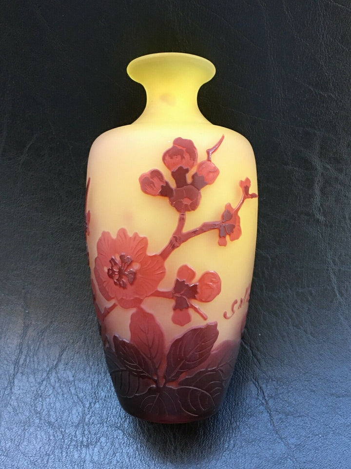 エミールガレ　ボケの花の花瓶 縁が黄色