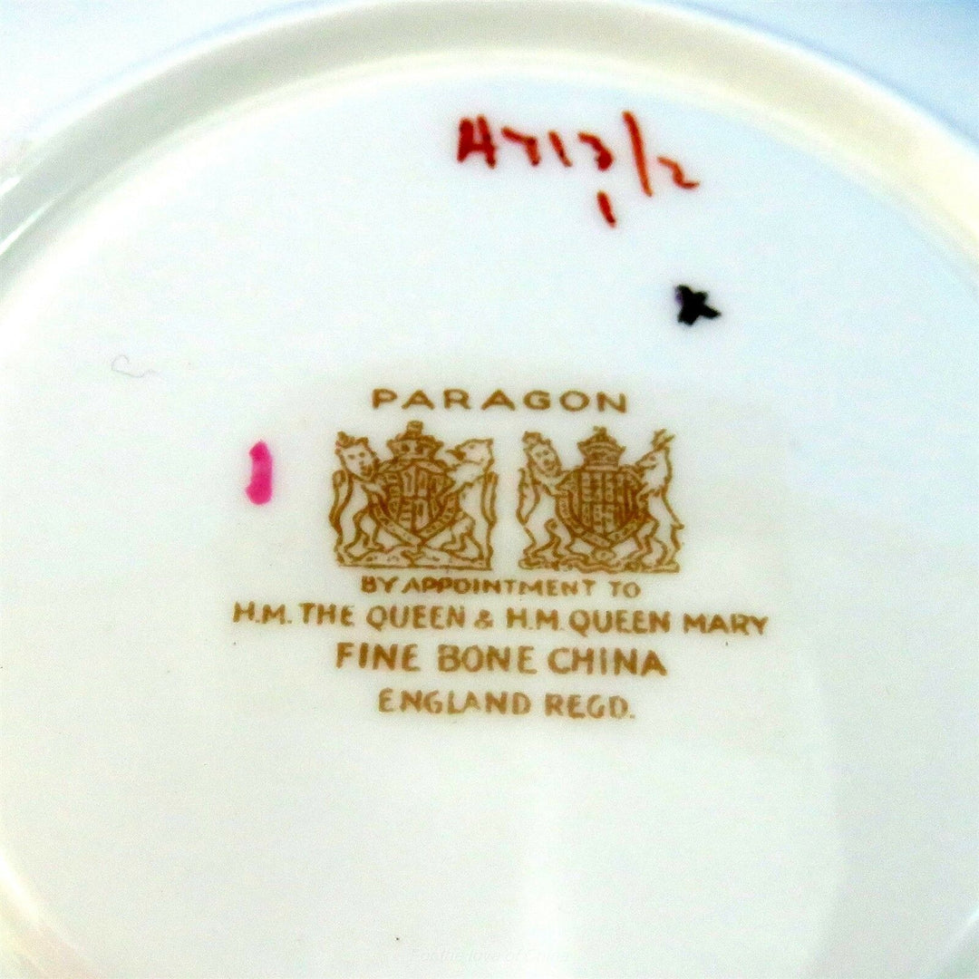 パラゴン　秀麗なブルーとリッチなゴールドの花柄カップ&ソーサー