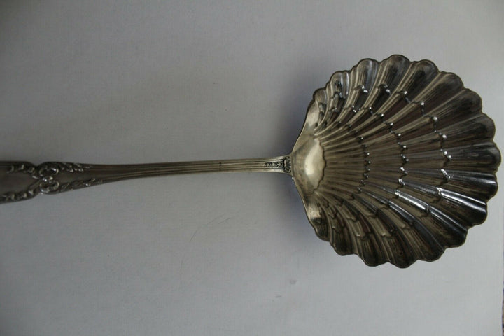 EMILE PUIFORCAT CUILLERE A DESSERT EN ARGENT :MOTIF DE SAINT JACQUES...13H