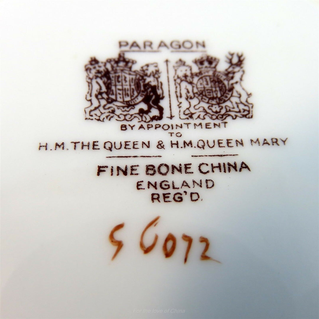 パラゴン　淡いグリーンに花模様のカップ&ソーサー