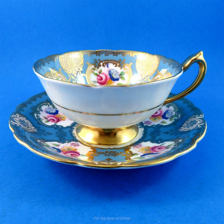 パラゴン　秀麗なブルーとリッチなゴールドの花柄カップ&ソーサー