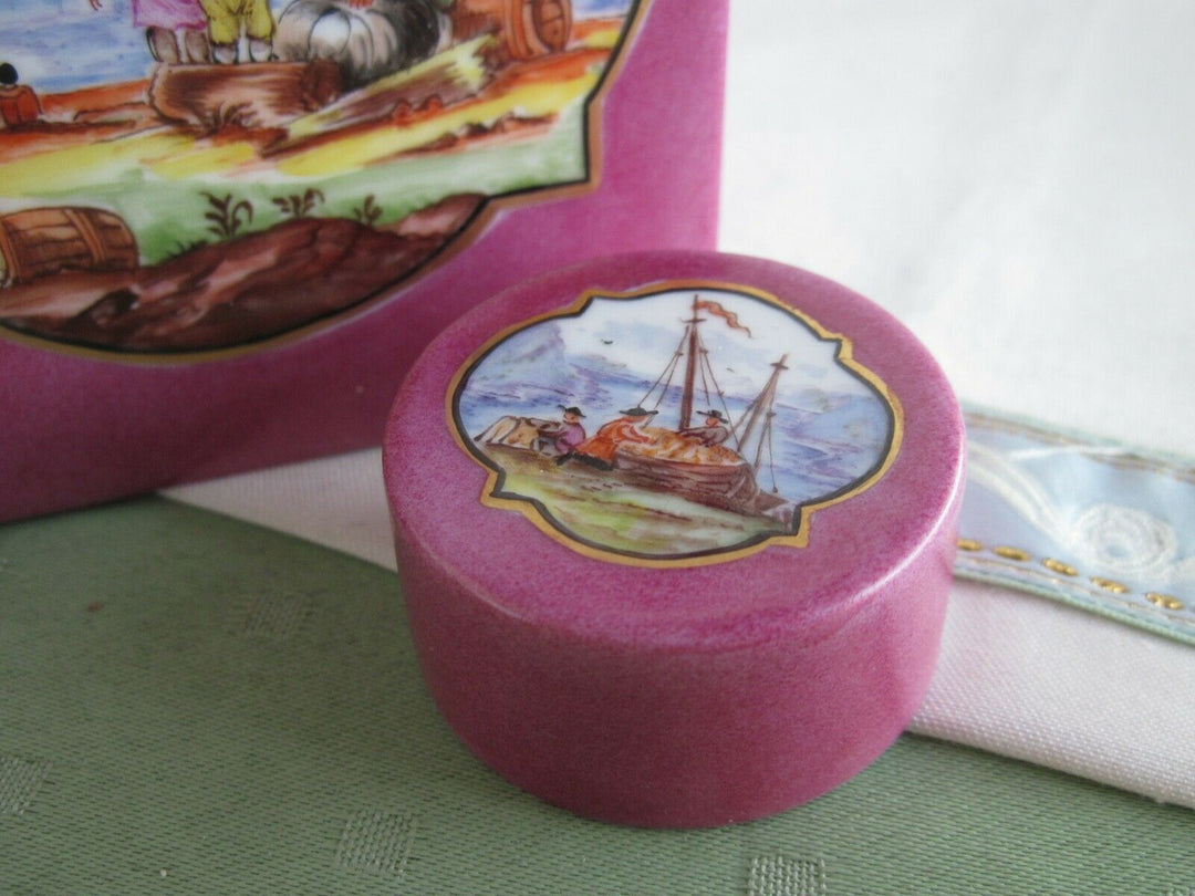 Schöne Meissen Teedose mit vielen Indischen Blumen und Handels-Szenen