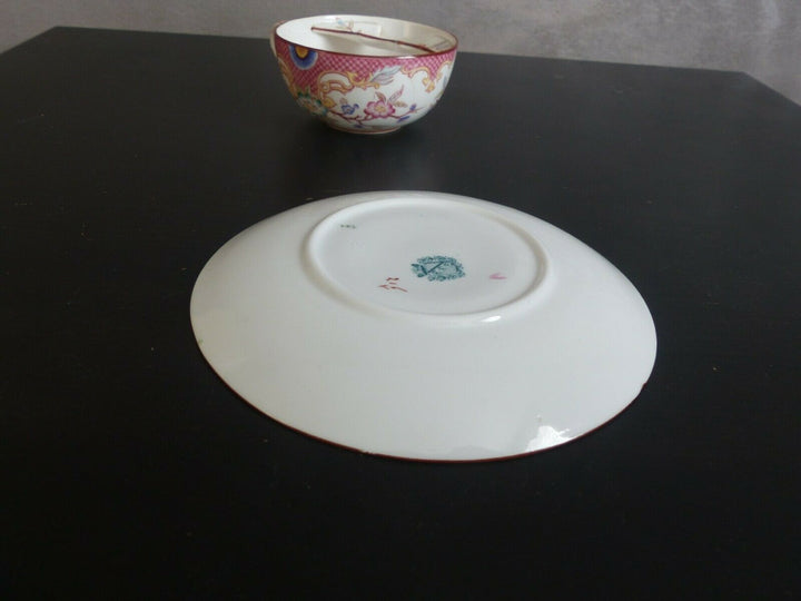 jolie tasse à moustache de Sarreguemines décor Minton 216
