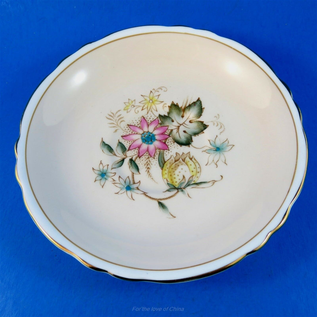 パラゴン　ピンク地に手描きの花模様のカップ&ソーサー