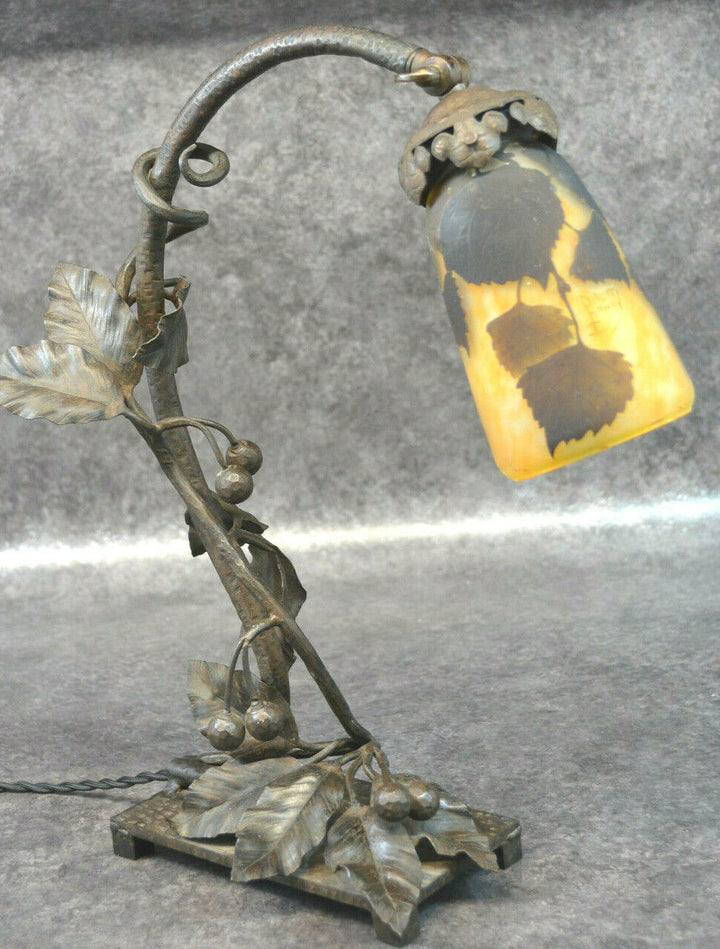 lampe de bureau en pate de verre et fer forgé daum nancy et Paquet art nouveau