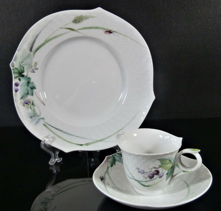 マイセン  Meissen、波の戯れ、浮かし彫り、森の声、モカ、プレート＋カップ＆ソーサーセット