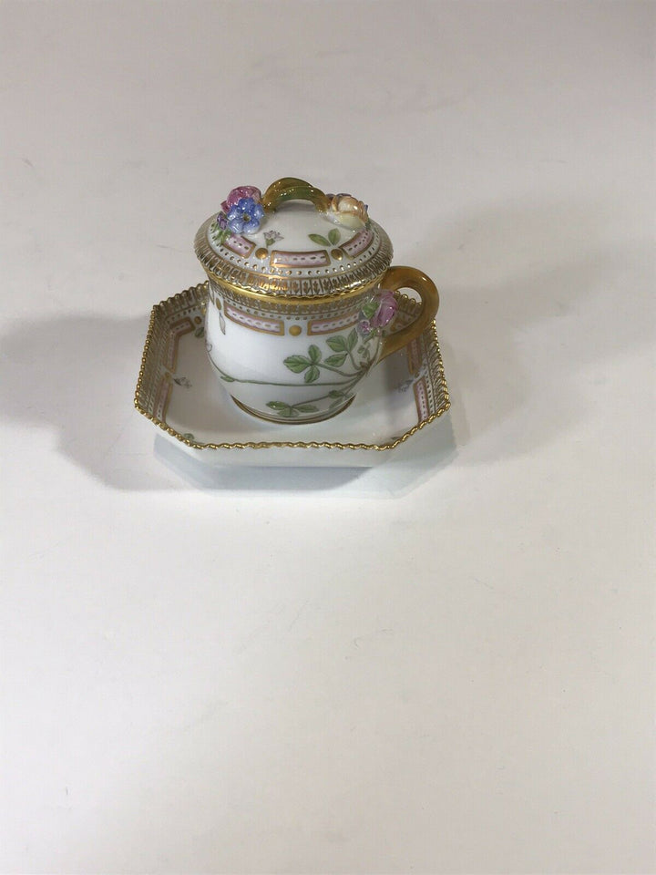 ロイヤルコペンハーゲン　フローラダニカ　蓋付カスタードカップ＆ソーサー