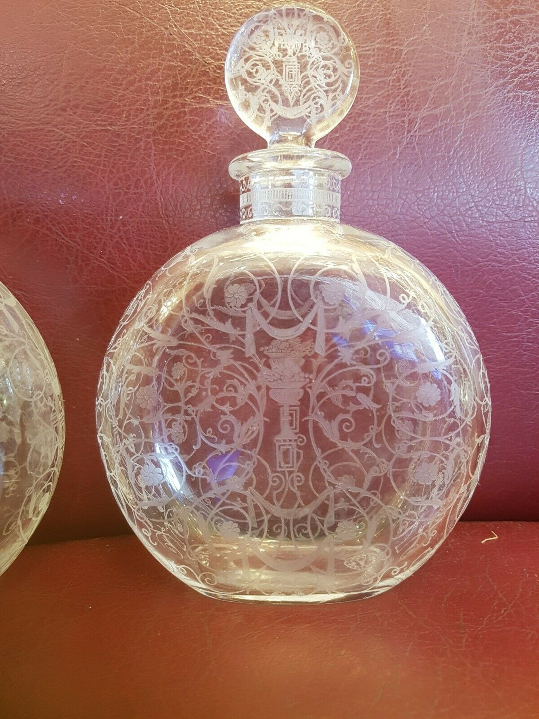 Paire De Flacons A Parfum En Cristal De Baccarat, Modèle MichelAngelo. Signés.
