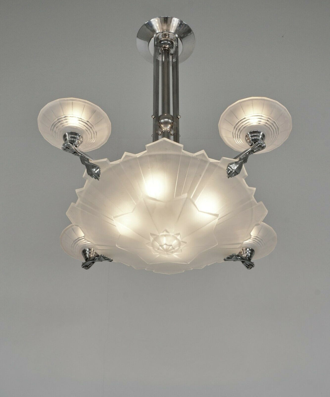 HANOTS : A 1935 ART DECO CHANDELIER .......... French lamp degué era France 1930