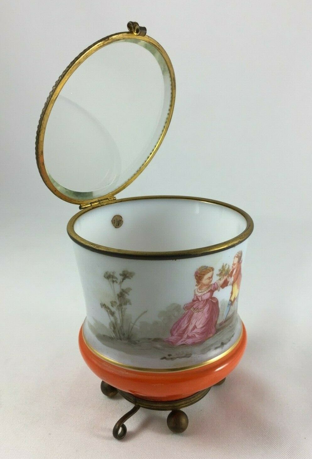 Sweet Box IN Opaline Baccarat Decorated With Romantic Feet Ball XIX ° #H483