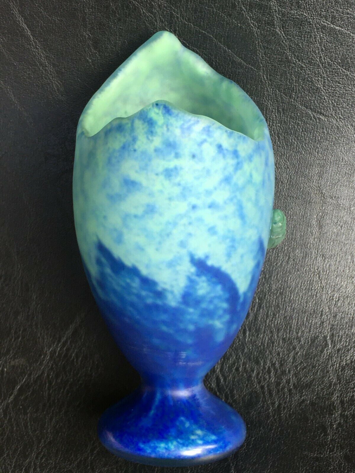 ドームナンシー （ドーム兄弟）カボションの水色花瓶 – アンティーク