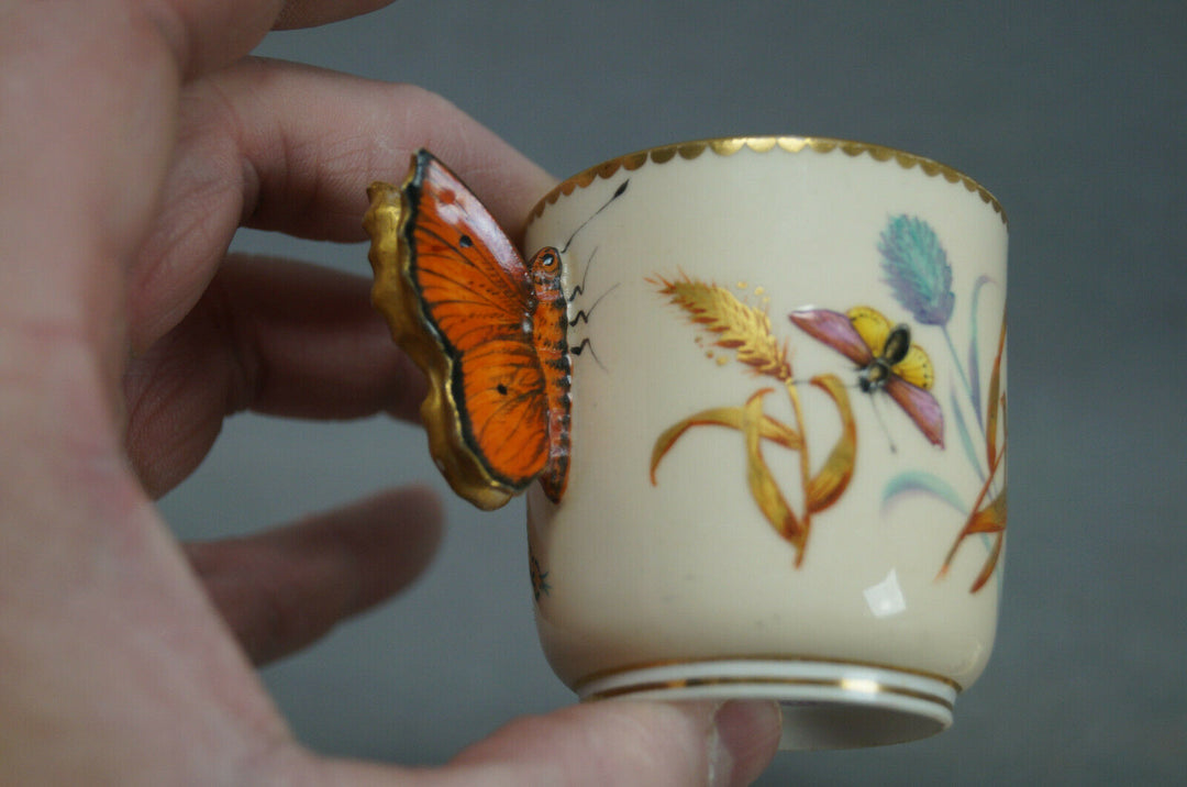 ロイヤルウースター＆ティファニー、エナメル彩色の鳥と虫、アイボリー、蝶の取っ手のカップ