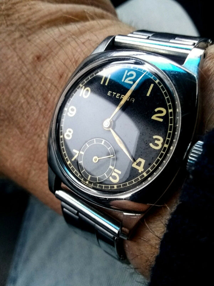 エテルナ 1940年代ヴィンテージ  オリジナルブラックギルドダイヤル Cal. 520 トノーステイブライトケース
