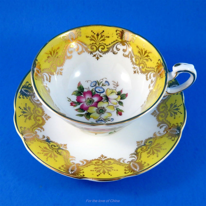 パラゴン　鮮やかなイエローと花の模様のカップ&ソーサー