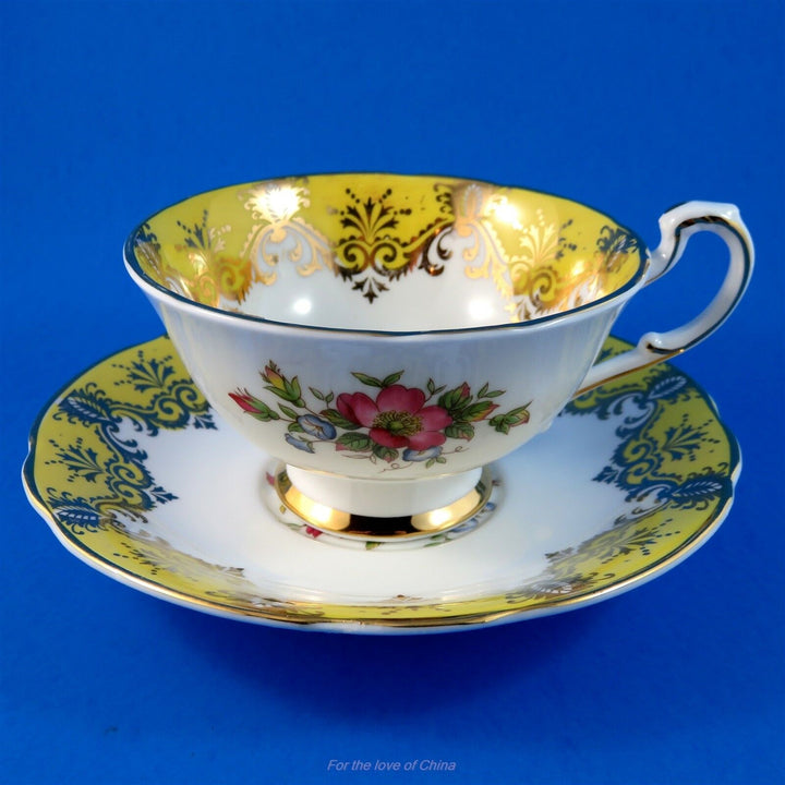 パラゴン　鮮やかなイエローと花の模様のカップ&ソーサー