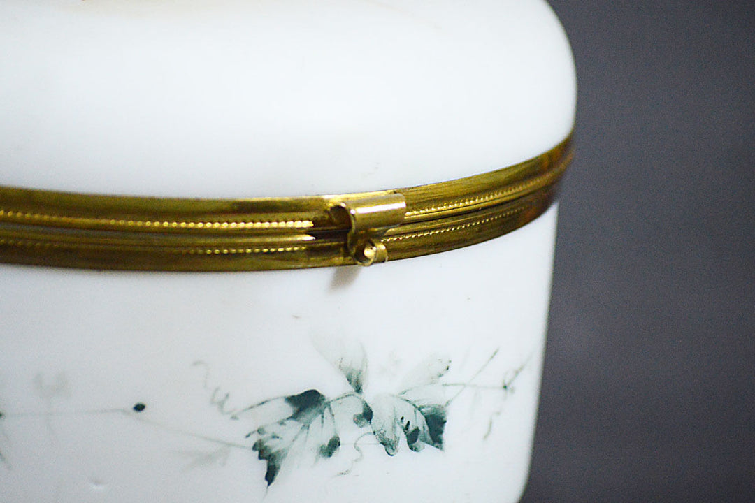 ANTIQUE 18 CM PERFECT BIG SATIN GLASS FRENCH FRANCE BOX JEWELRY AND BRONZE MOUNT