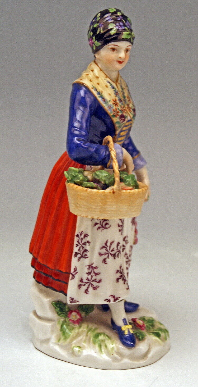 MEISSEN FIGUR DÄNISCHE BÄUERIN DANISH COUNTRYWOMAN FARMER'S WIFE NR: E11 UM1850