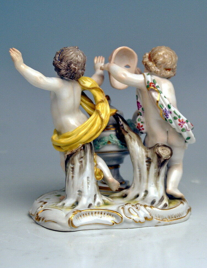MEISSEN マイセン FIGUR KINDER MIT VASE UND MASKE CHILDREN AND MASK MNR: H 39 UM 1870